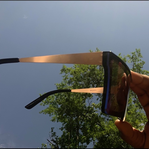 Oversized Shades - Picture 4 of 5